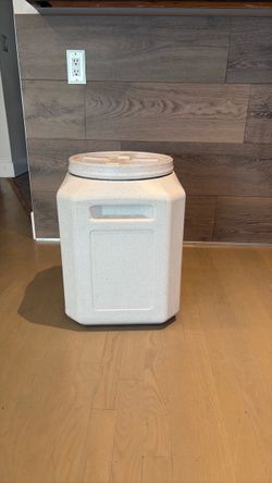 Dog/Pet Food storage container