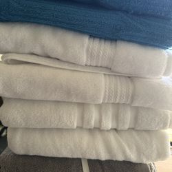9 Brand New Bath Towels