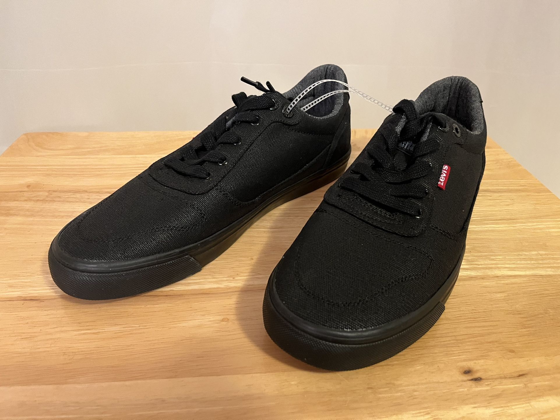 Mens Levi’s 10.5 New