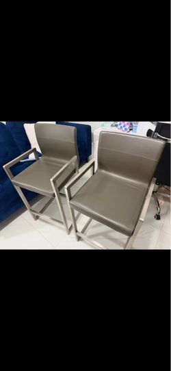 2 Modern Bar Stools