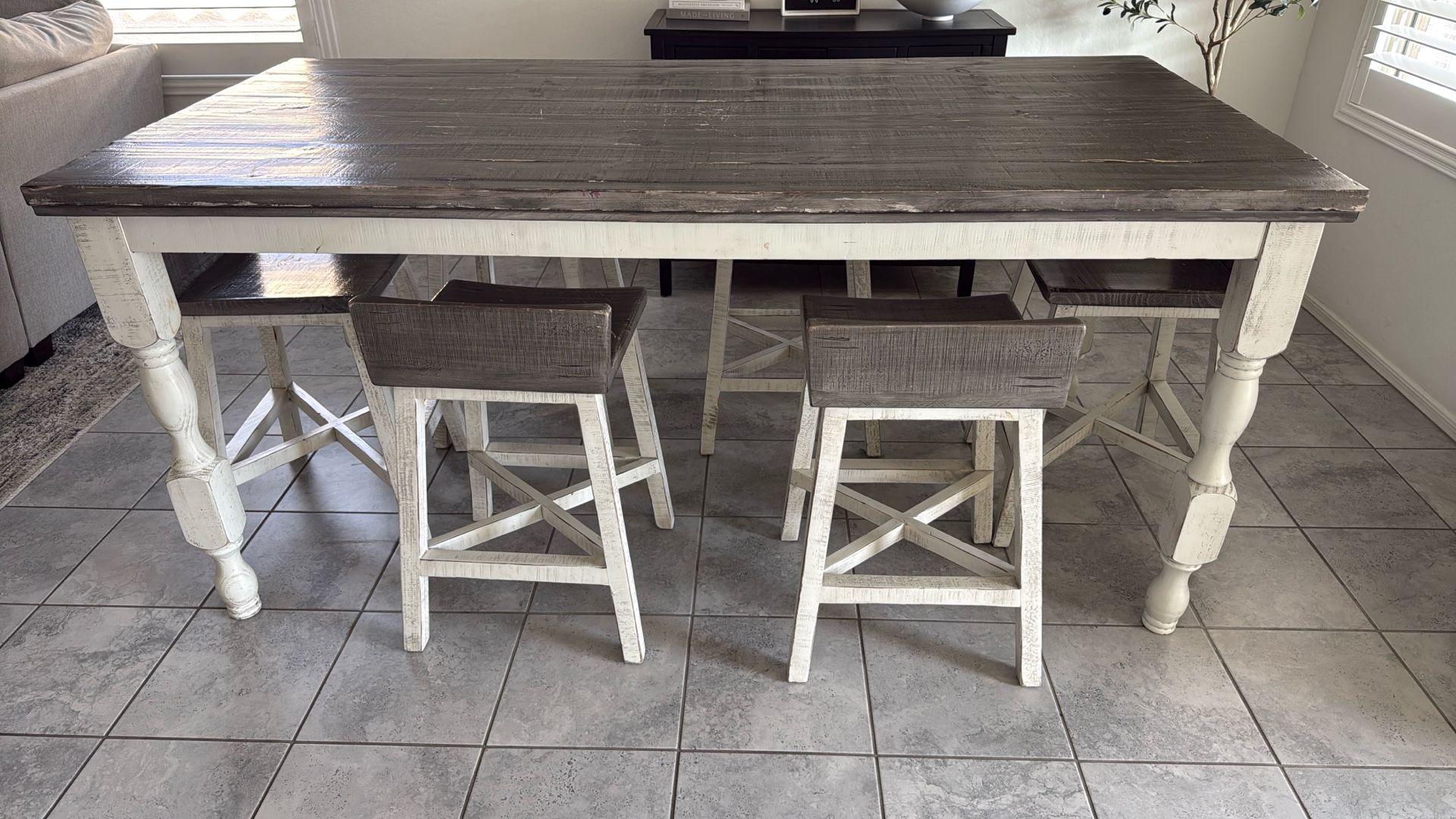 Rustic farmhouse dining table with 6 chairs- Need Picked Up This Weekend!