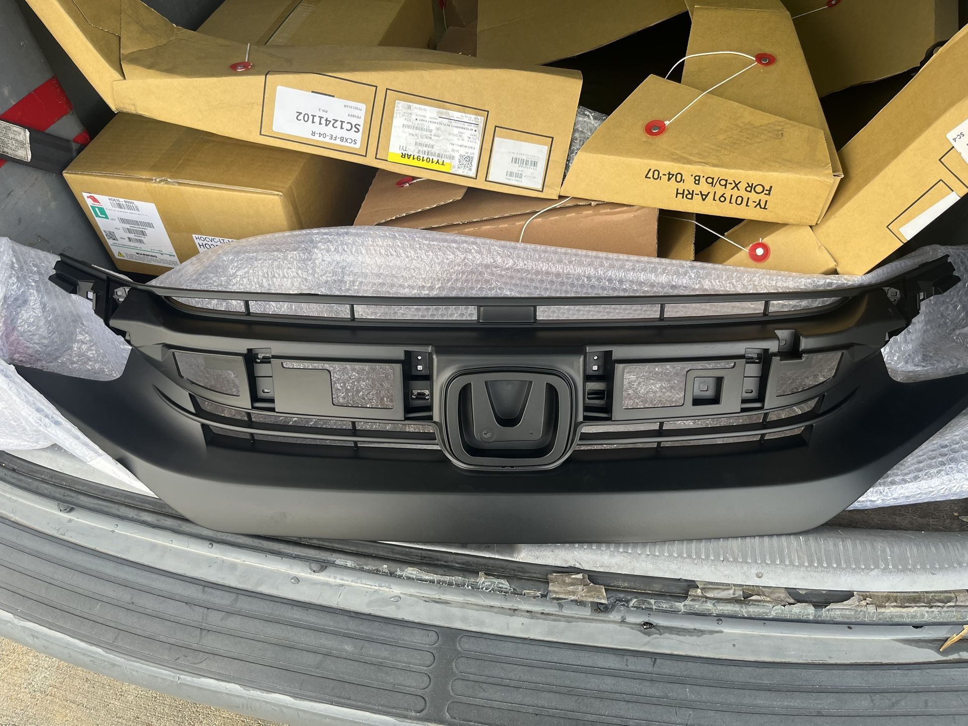 16-18 Honda Civic Grille 