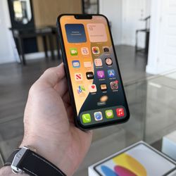 Apple iPhone 14 Plus 256GB Unlocked to any carrier! We offer financing!