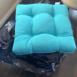 CUSHION SOURCE SET OF 4 22.5 X 22 In. New