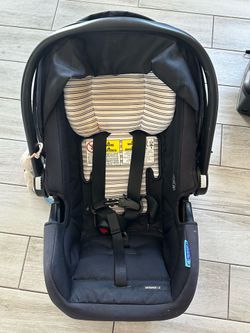 Graco Car Snugride LX Lite  System - Includes 2 bases and car seat