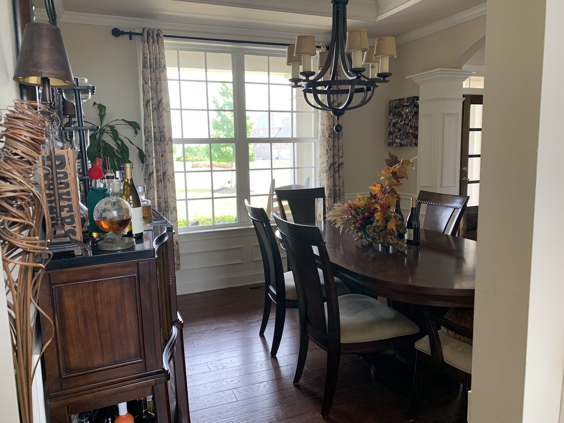Like New Dining Room Set