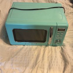 Working Blue Microwave