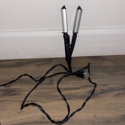 Conair Hair Flat Iron/ Hair Straightener. Mini  Size (6 In) Quick Heating