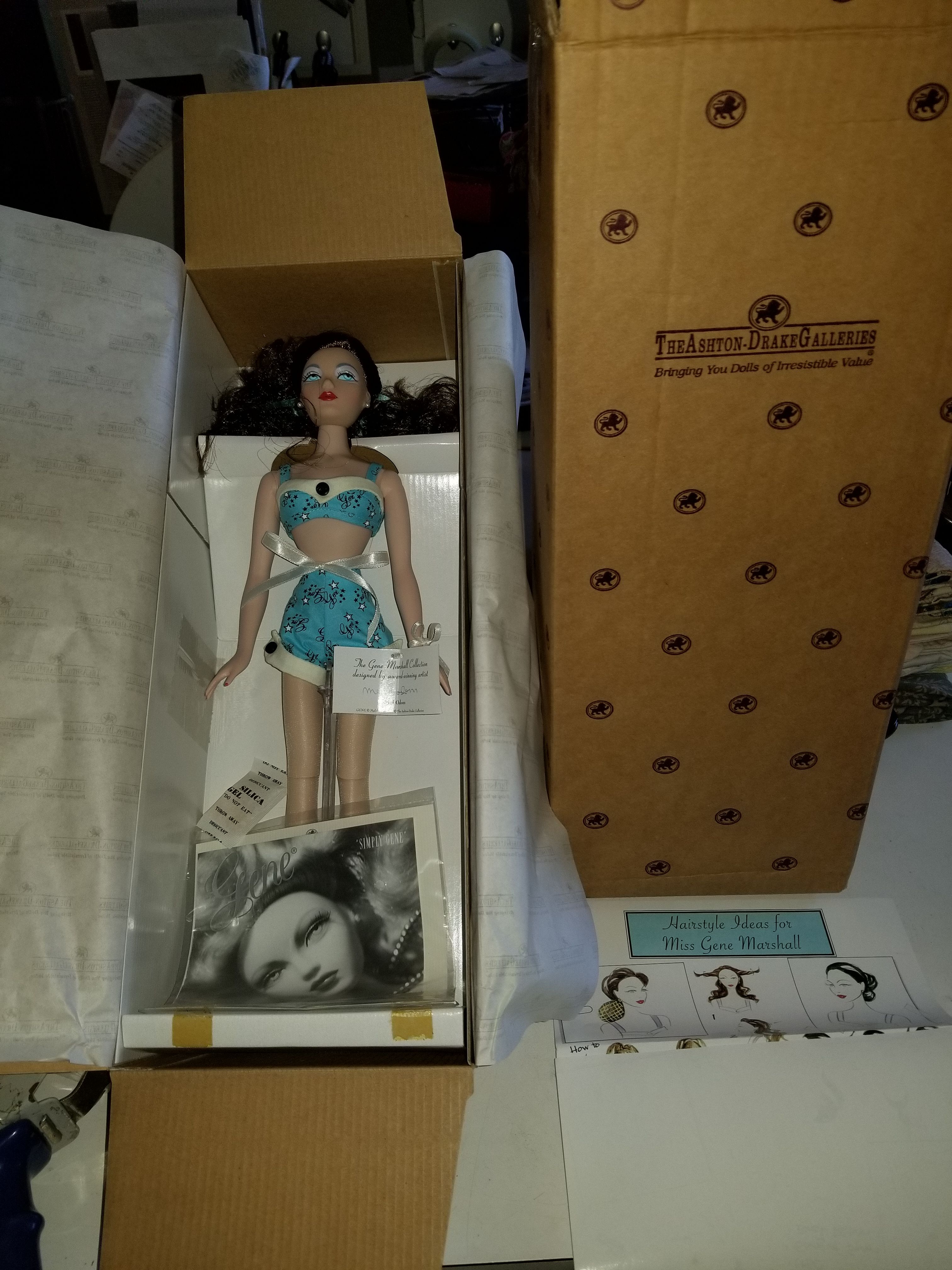 Ashton Drake Gene doll Simply Gene brunet new in Box