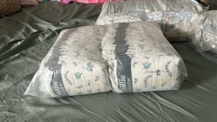 Millie Huggies pampers Kirkland size 1/newborn