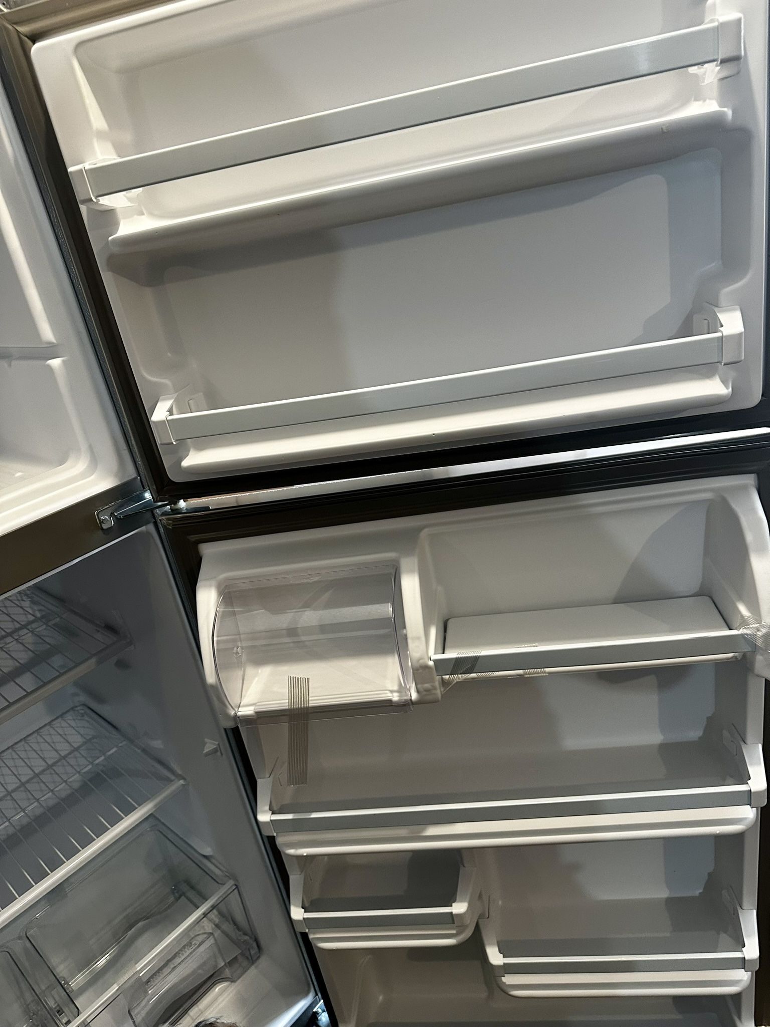 New 18.2 Amana Top Freezer Refrigerator Stainless Steel 