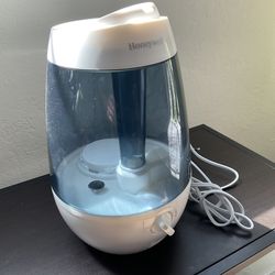 Ultra Quiet Honeywell Humidifier *Excellent Condition*