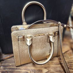Michael Kors Gold Tote / Crossbody – Chic & Classy
