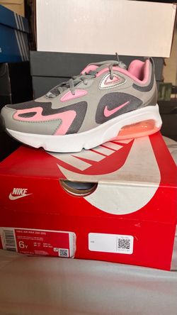 Size 6y 7w Nike AirMax 200
