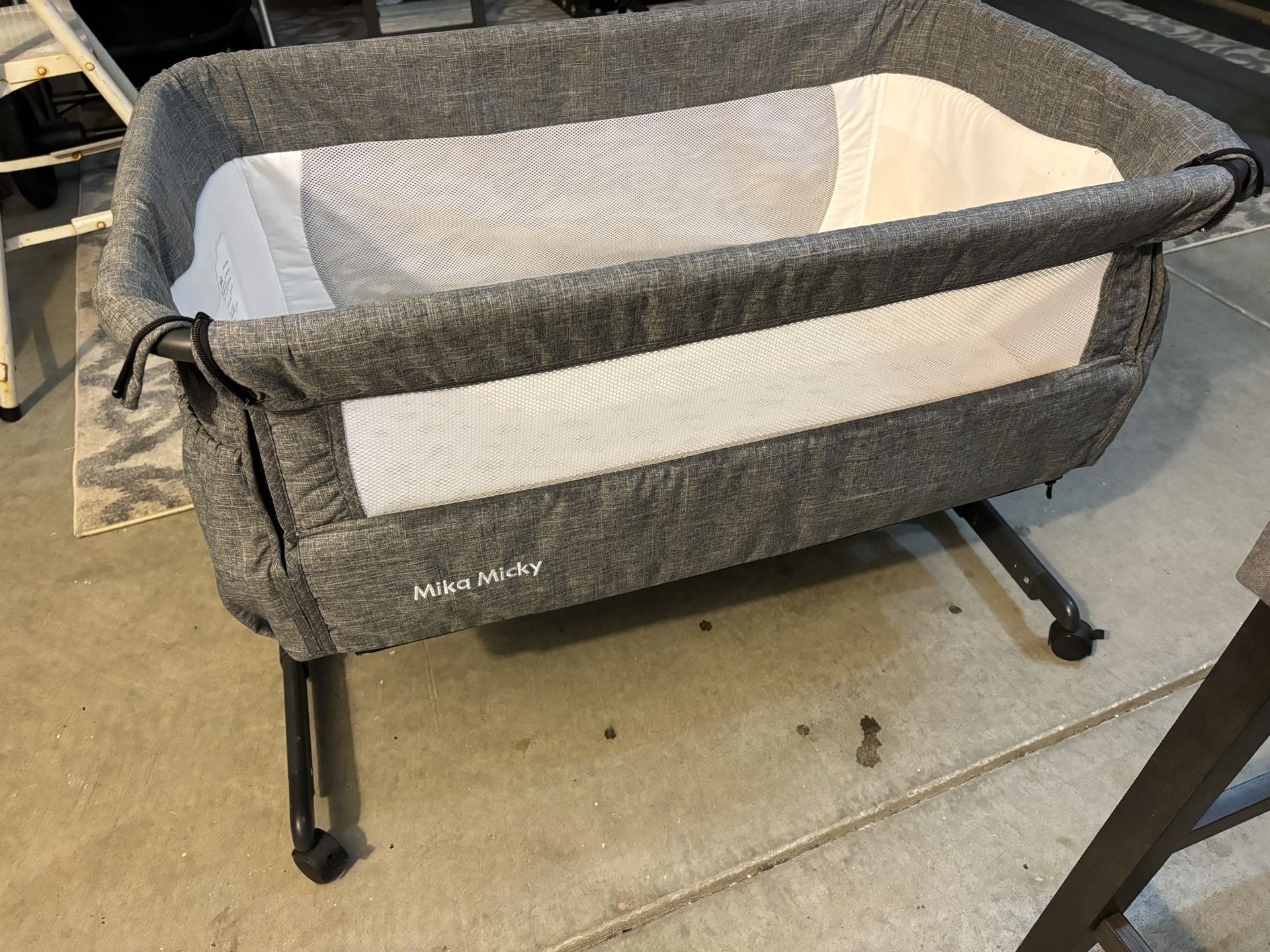 Mika Micky Bedside Sleeper Easy Folding Portable Crib,Grey Bassinet