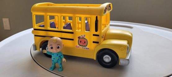 CoComelon Official Yellow JJ School Bus with Sound, with 3in Figure