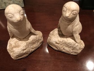 2 seals statue yard decor