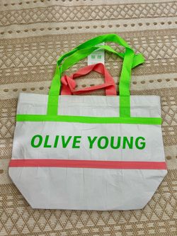 💖 NWT Olive Young Korea Exclusive Reusable Large Zipper  Shopping Tote Bag 💚