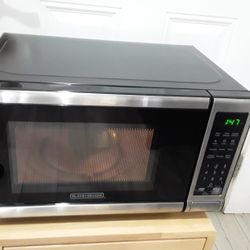 Microwave Small Size 700 Watts 