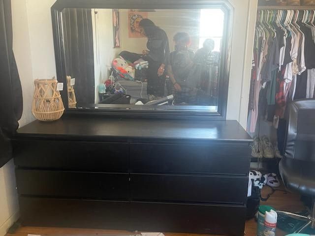 Dresser  With Mirror 