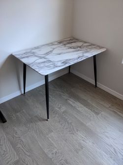 Finns Dining Table