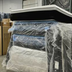 Queen Mattress Set Brand Clearing out ASAP!