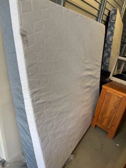 King size mattress (like new )$145