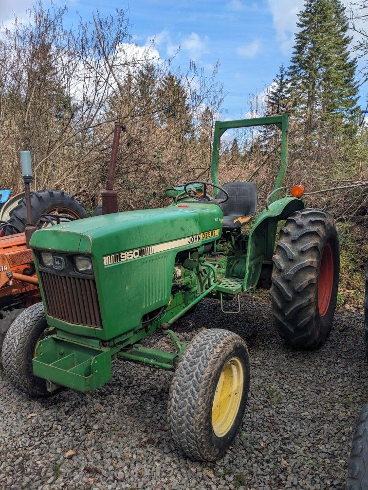 John Deere 950 Tractor