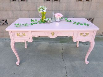 Lovely Vintage Pink French Provincial Desk