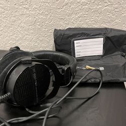 Beyerdynamic dt990 pro headphones