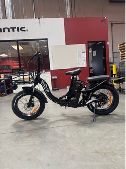 Ultra-long-lasting folding electric bicycle