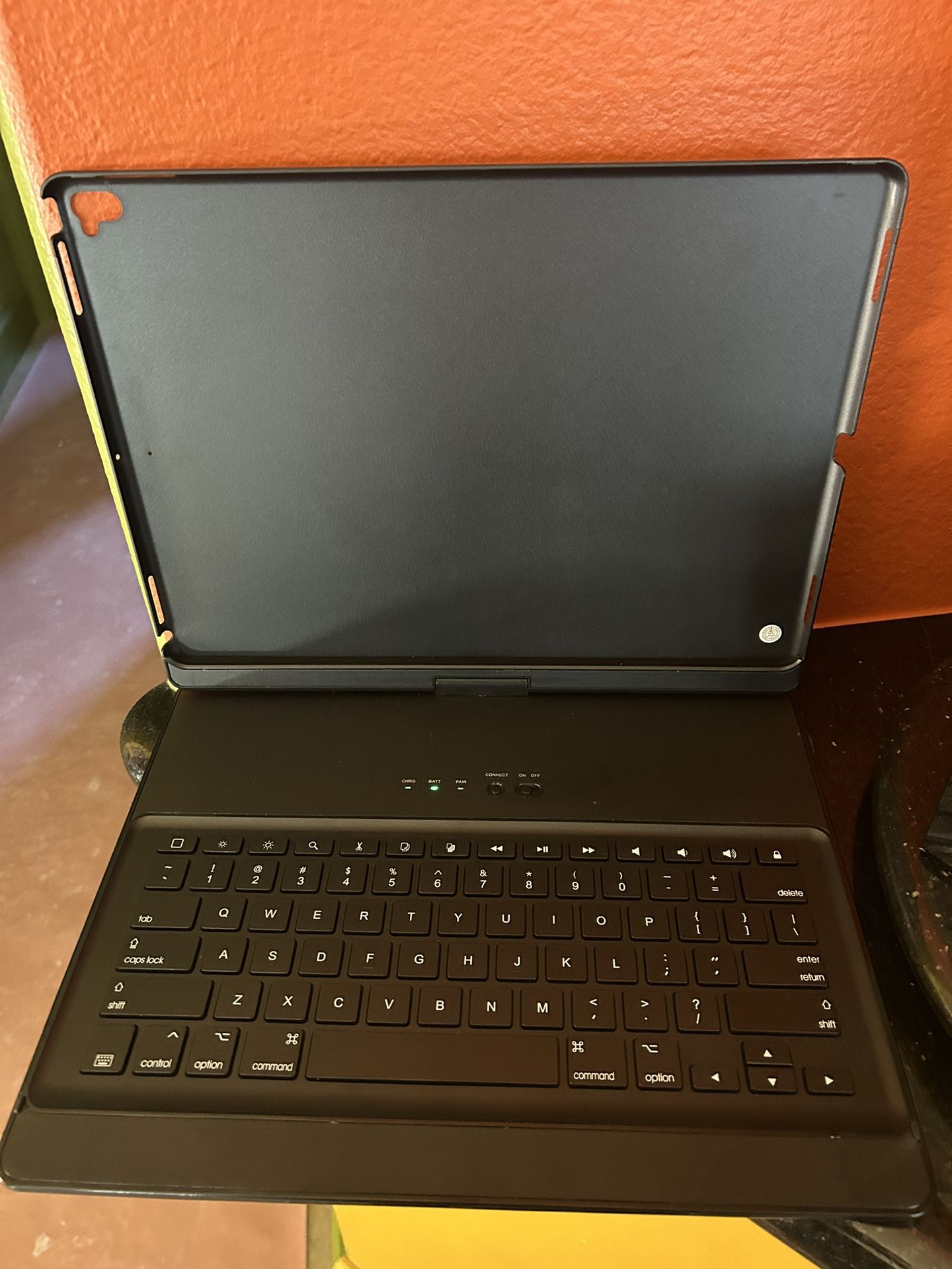 13” iPad Air Keyboard Hard Case. Black