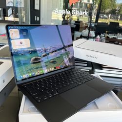 Apple 13” 2022 MacBook Air M2 Chip 8GB Ram 256SSD 100%Battery! 90 day warranty! We offer financing!