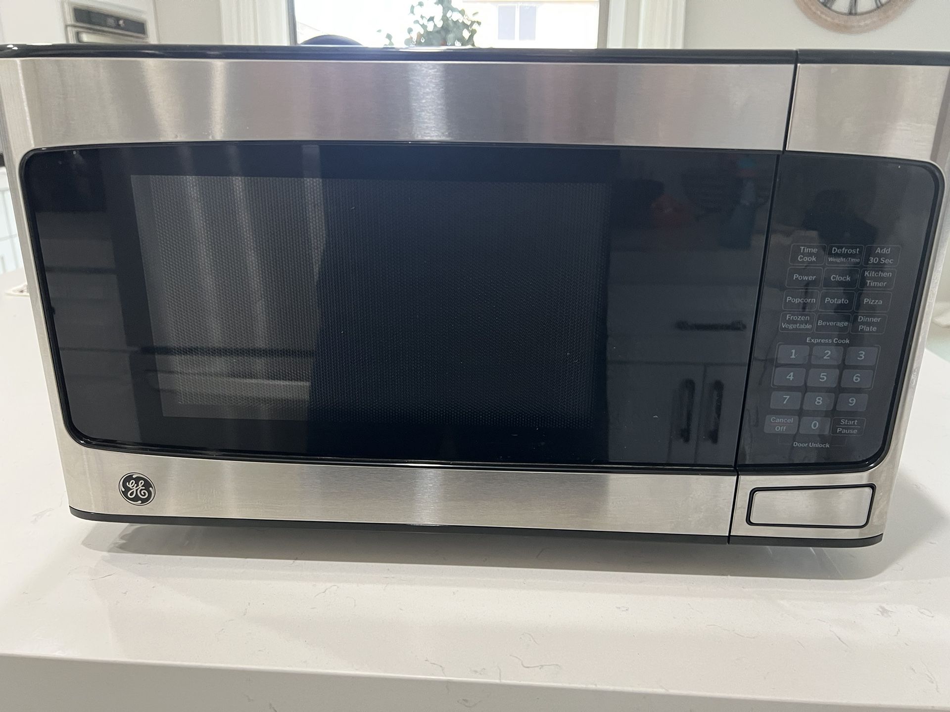 GE Microwave- Like New