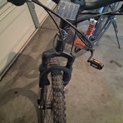 29 INCH, 18 SPEED GMC MOUNTAIN BIKE 