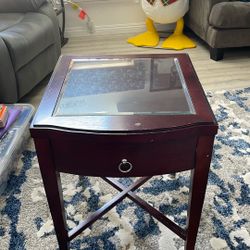 Cherry Wood End Table. 