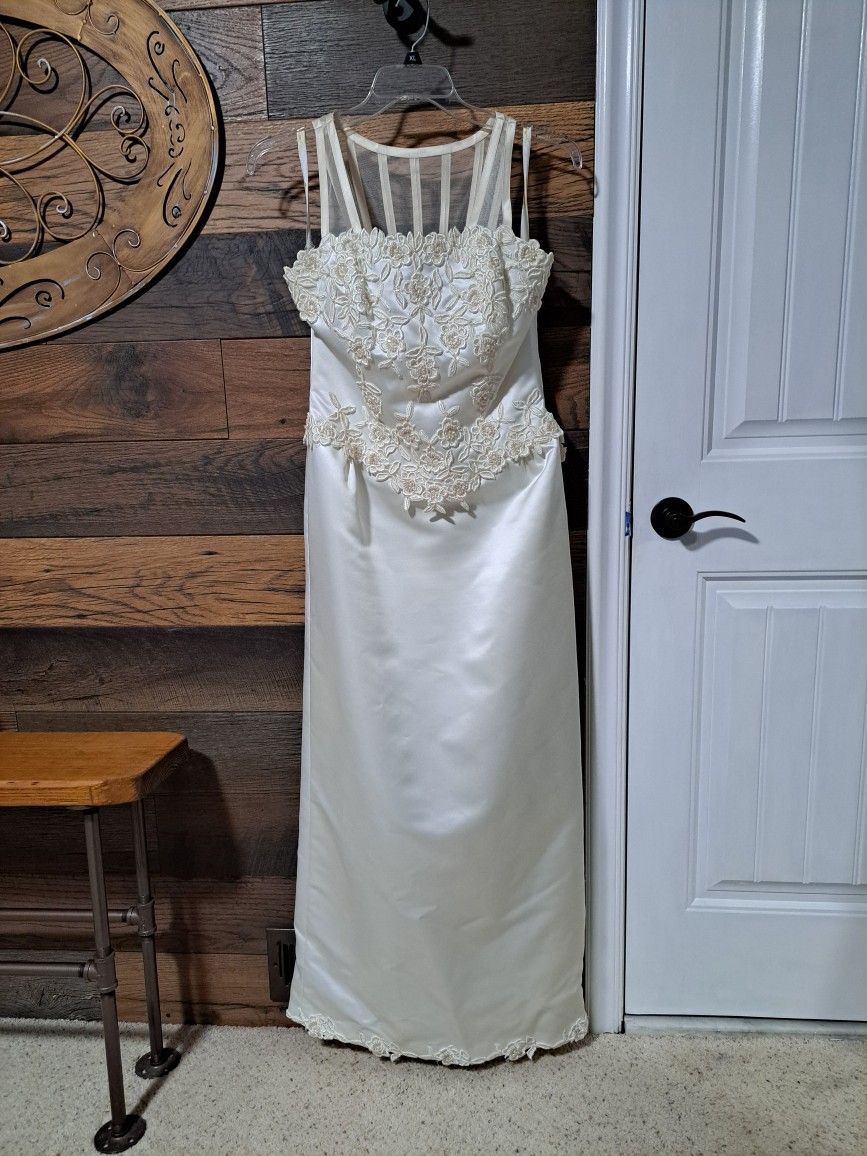Wedding dress Michaelangelo design Vintage satin with veil. Size 16