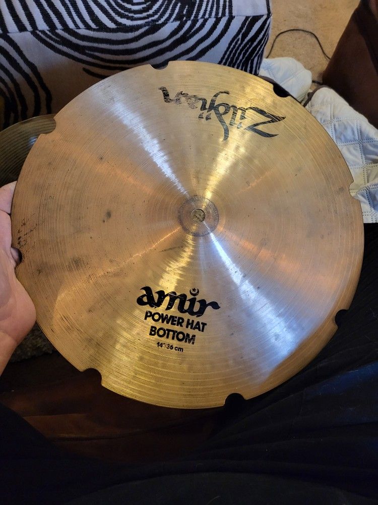 Zildjian Amir power hat bottom cymbal great condition.