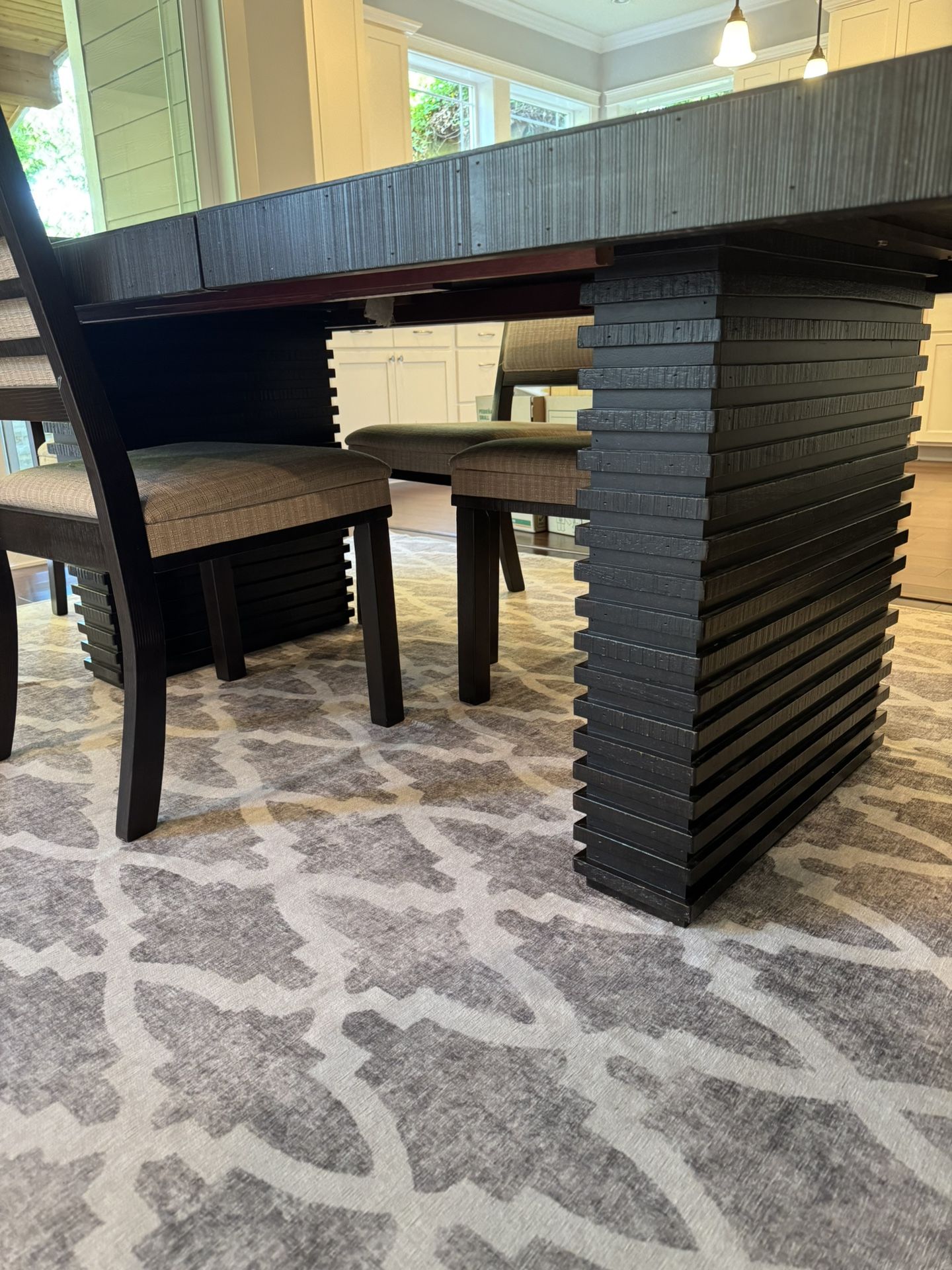 Mila Dining Table