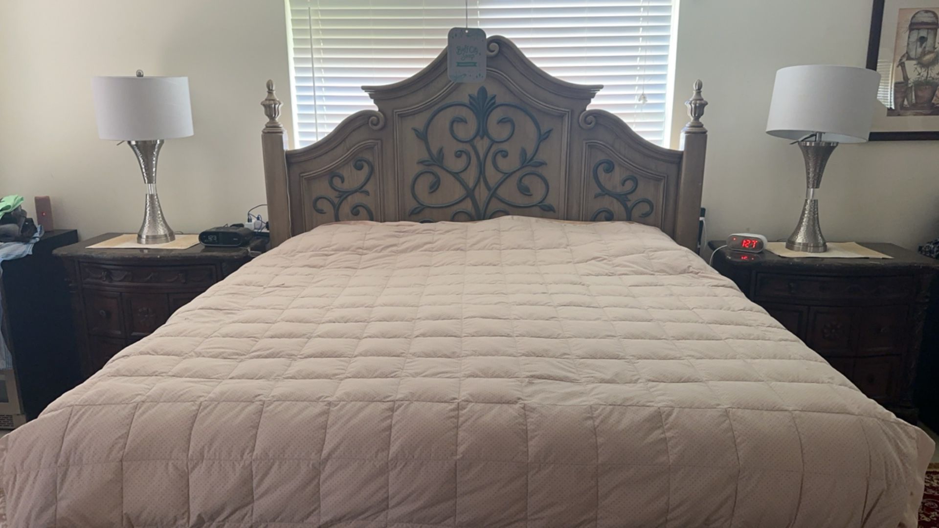 King Bed With Furniture Set (2 Dressers) 