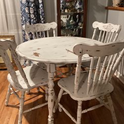 Dining Room Table , Two Leaves, Four Chairs