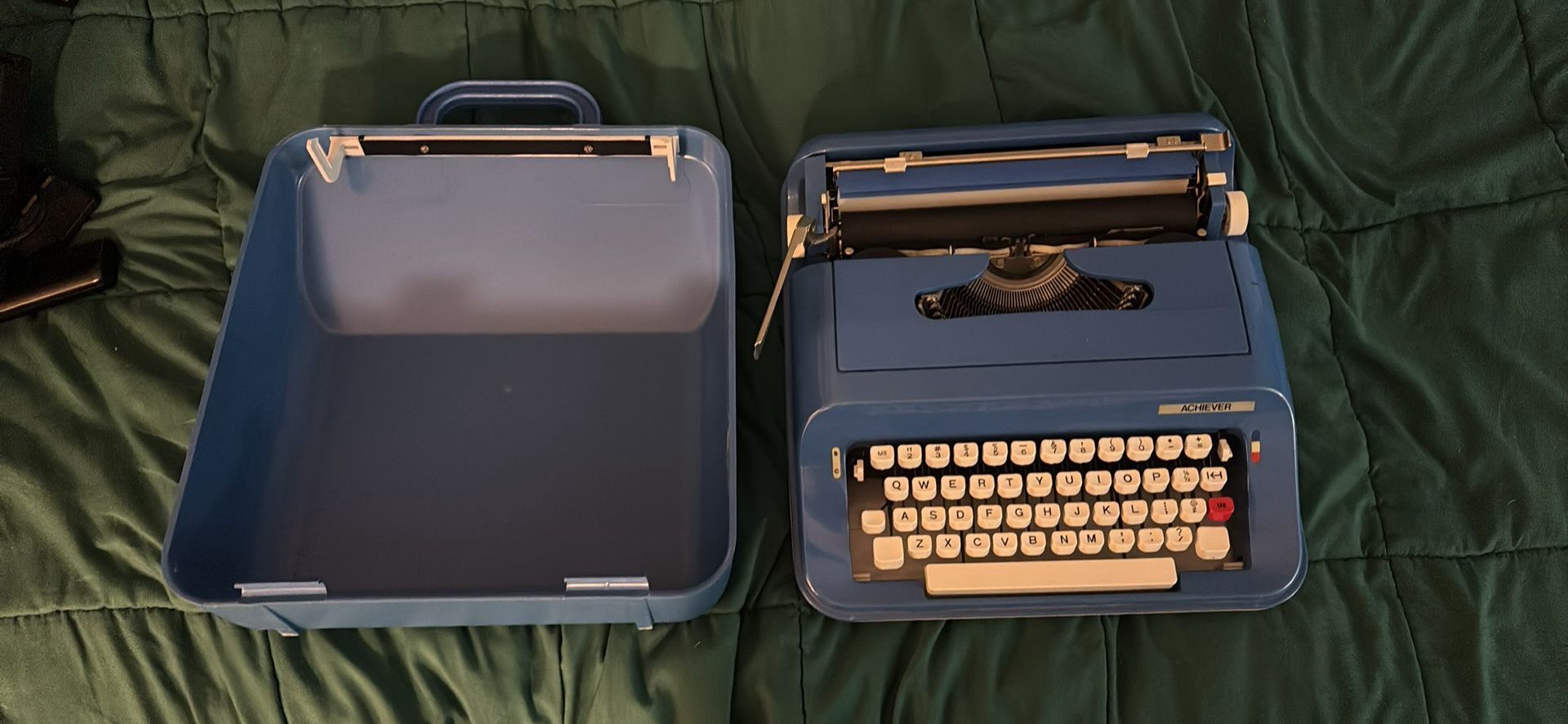 Vintage Sears BLUE & White MCM Achiever Manual Portable Typewriter with Case