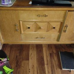 Dresser 