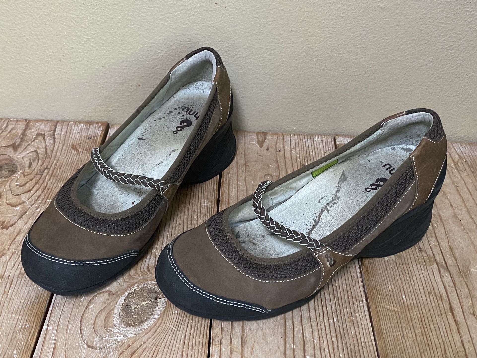 AHNU Olivia Womens 8 Brown Leather Mary Janes Slip On Wedge Heels VIibram Soles  