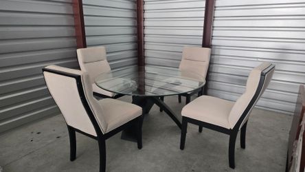 Furniture of America Jasmin Dining Set.