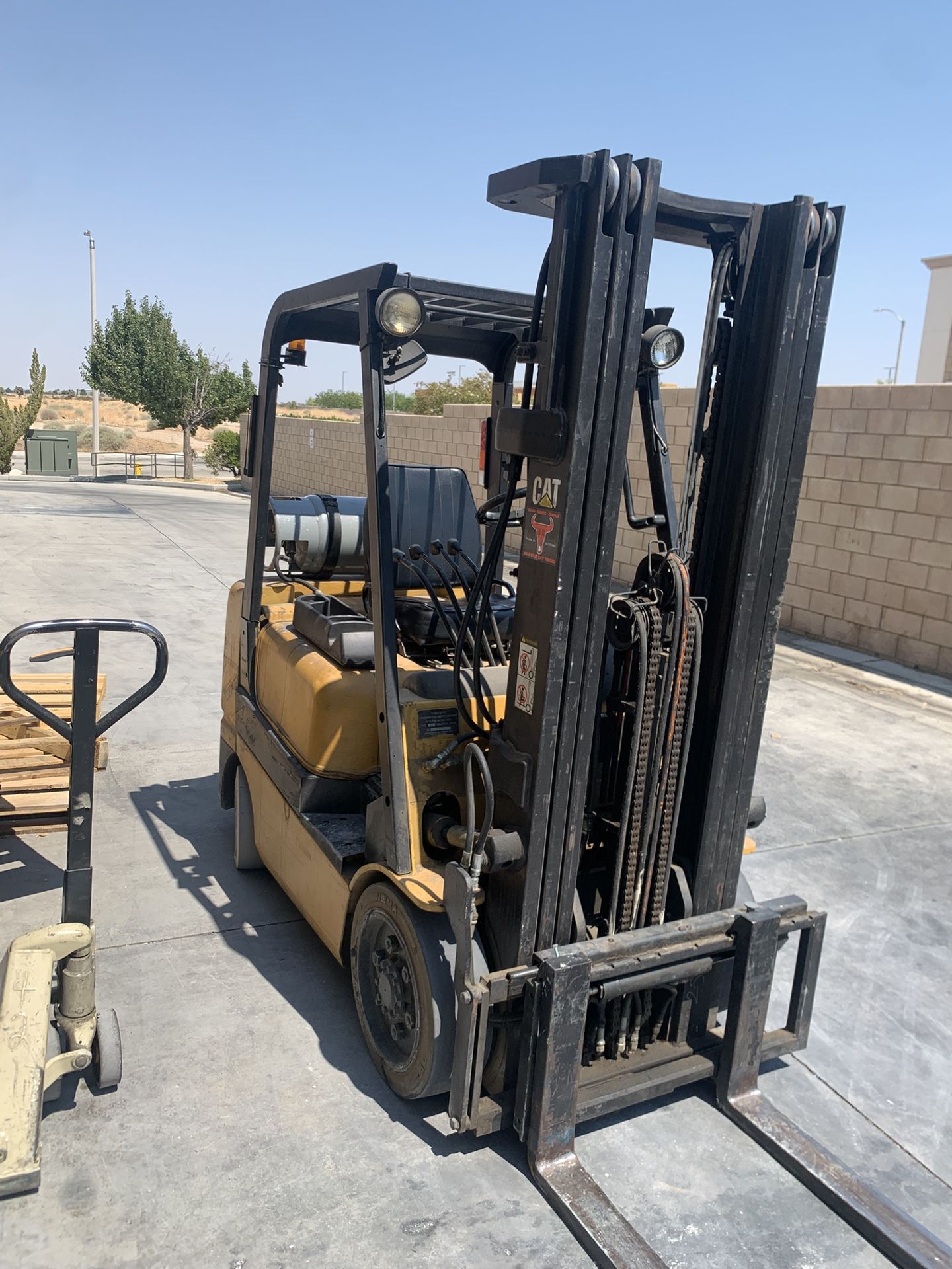 CATERPILLAR Forklift