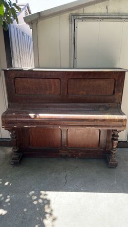 Antique Piano