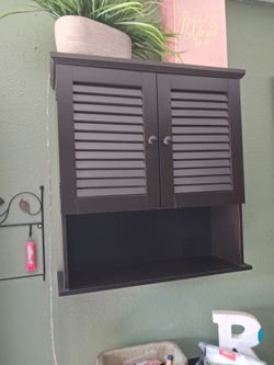 Wall cabinet
