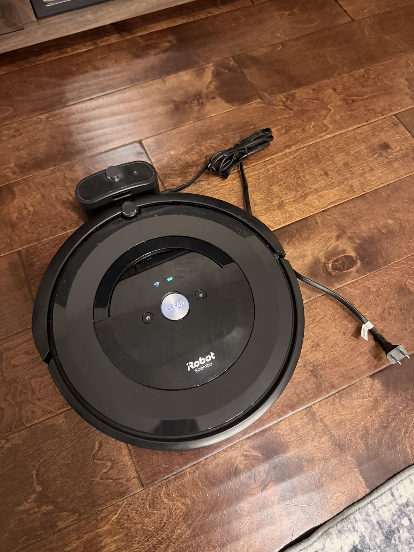iRobot e5 Vacuum with accessories