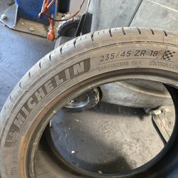 235/45 18 michelins
